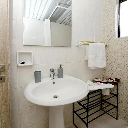 Palm Square יאליסוס